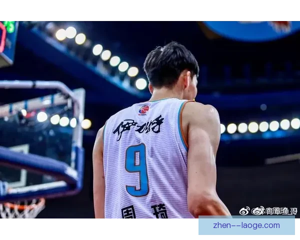 萨纳布里亚倒钩惊艳全场引发球迷热议 萨纳布里亚倒钩惊艳全场引发球迷热议